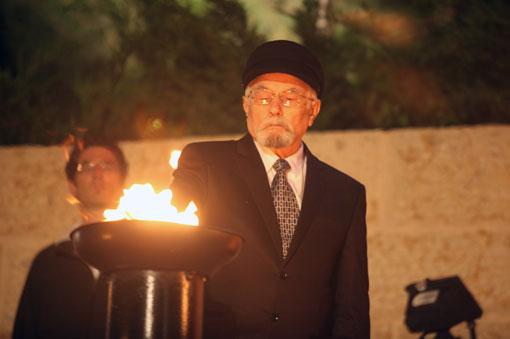 Holocaust survivor Anatoly Rubin lights one of the six torches at the ceremony