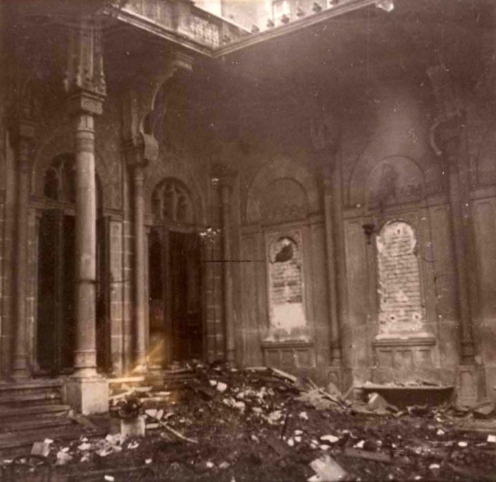 La sinagoga Sefardí «Turca» en la calle Zirkus (Zirkusgasse) en el segundo distrito de Viena, en ruinas como resultado del pogromo de la Kristallnacht, 9-10 de noviembre de 1938.