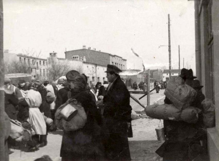 Deportation of Jews from the Łódź ghetto to Auschwitz-Birkenau.  August 1944