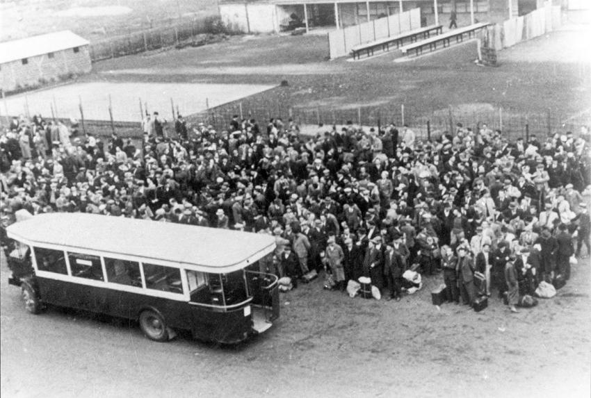 Arrivée à Drancy des Juifs arrêtés dans les rues de Paris, le 20 août 1941