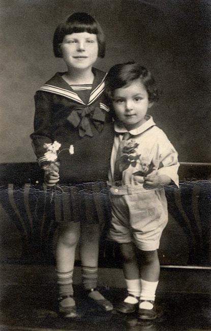 Gita-Allegra Shami con su hermano menor, Avraham-Albert Shami, Bitola, Macedonia, mediados de los años treinta
