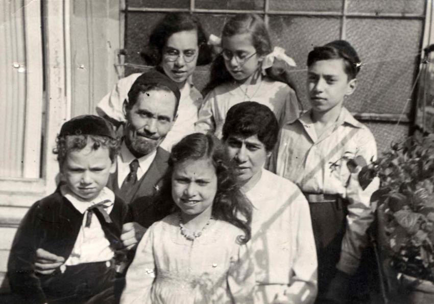 הרייט וסאלי וייל עם ילדיהם. ברלין, שנות השלושים
