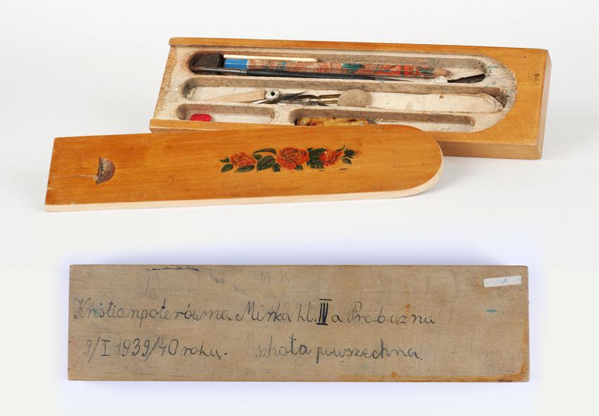 Wooden pencil box containing pencils and other writing implements that were used by young Mira Kristianpolerow from Probuzna, Poland