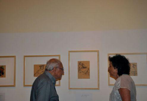Milton Maltz was accompanied by Director of the Museums Division Yehudit Inbar (right) during his visit to Yad Vashem’s Museum of Holocaust Art, where the two discussed Holocaust museum displays. 