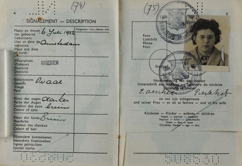 Pasaporte holandés a nombre de Esther Asscher (de soltera Pinkhof) emitido el 28 de marzo de 1946, con el que Esther emigró a la tierra de Israel en abril