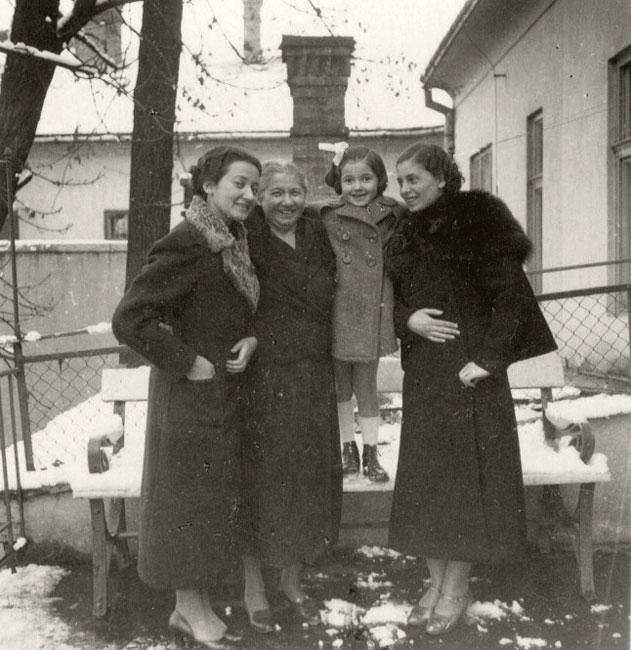La familia Strauss antes de la guerra junto a la pequeña Suzy Straus