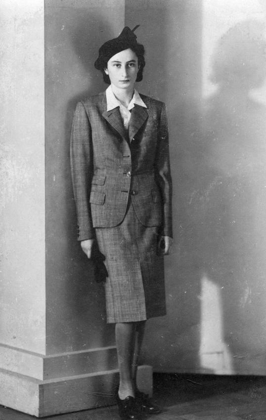 לילי הלמן, 1939 בערך