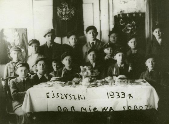 Bar-Mitzvah celebration of Avremele Botwinik, Eishishok, Poland, 1939