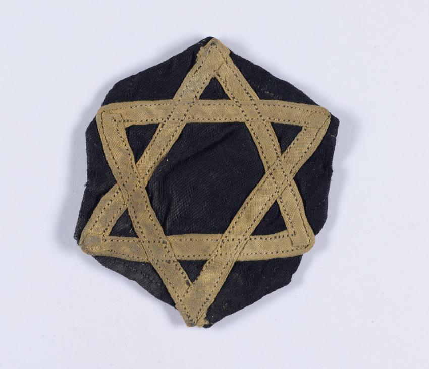 Jewish badge that belonged to Moshe Ze'ev Gelbert from Ilisesti, Bukovina