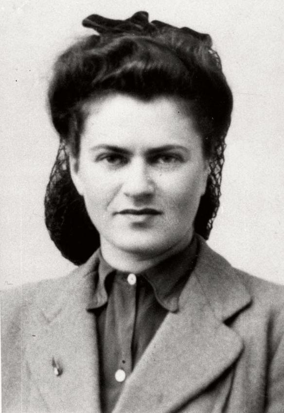 En el verano de 1943 Myla Racine asumió la jefatura de un grupo clandestino afiliado al movimiento juvenil Hanoar Hatzioní en St. Geervais, en la zona de ocupación italiana de Francia. 