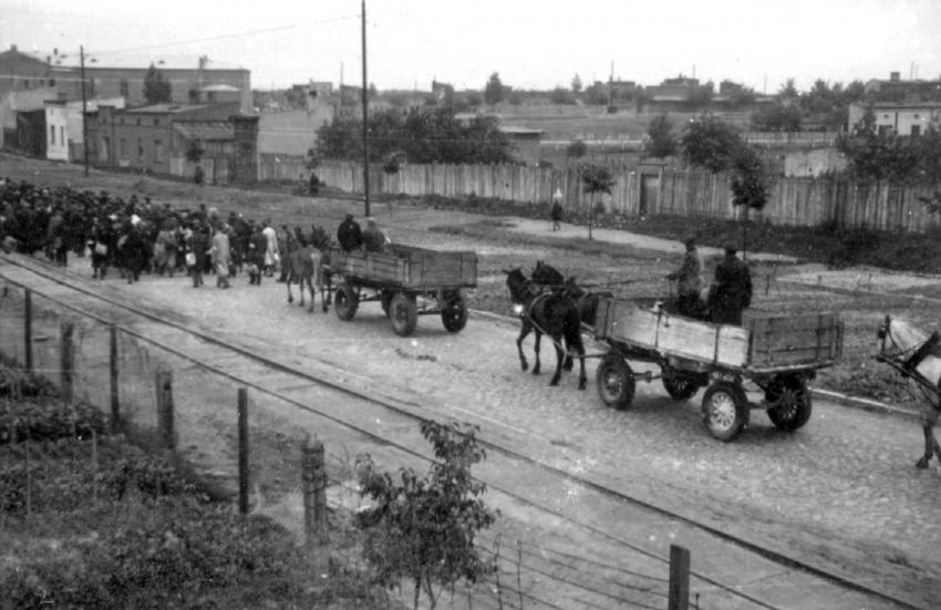גירוש יהודים מגטו לודז' לאושוויץ-בירקנאו. אוגוסט 1944