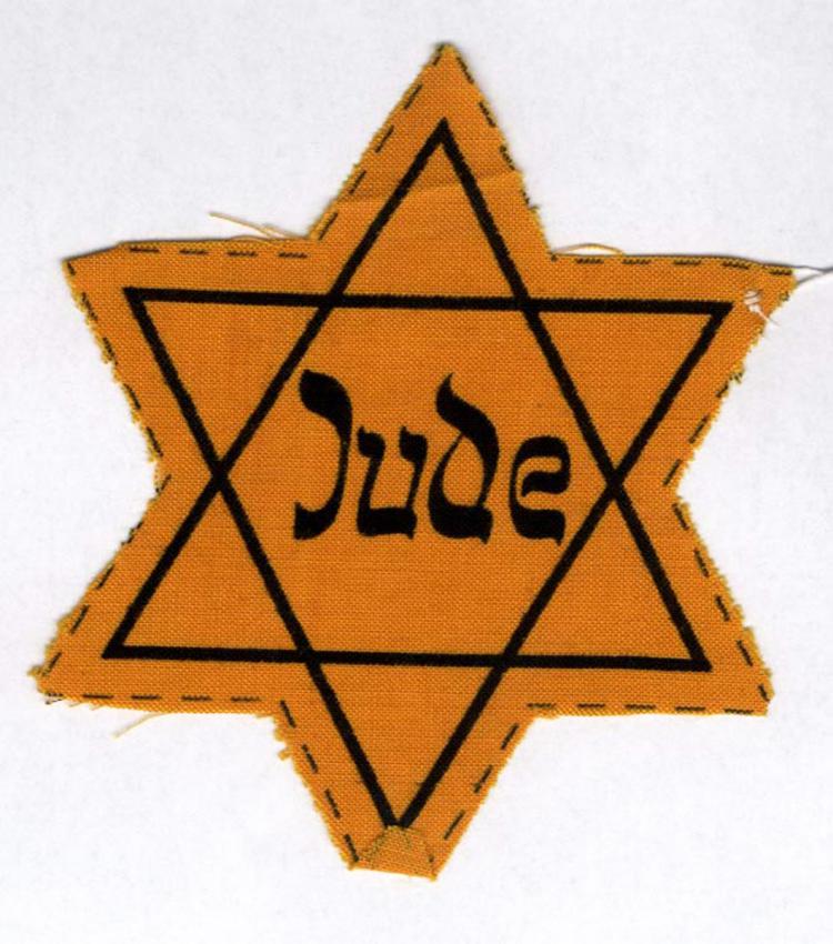 אות קלון וזיהוי (טלאי צהוב) שיהודי אוסטריה חויבו להצמיד לבגדם בפקודת השלטונות הגרמניים.