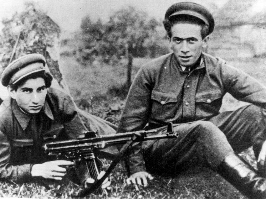 The Katzowicz brothers, two Jewish resistance fightersת Bialystok, Poland