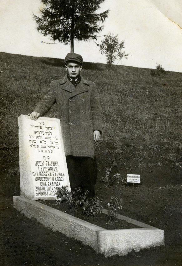 Leon Lederman next to the grave of his younger brother Yizhak who died of tuberculosis after liberation