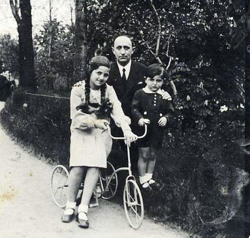 יהודה לנדאו עם בתו פרימט ובנו גצל. פולין, לפני המלחמה