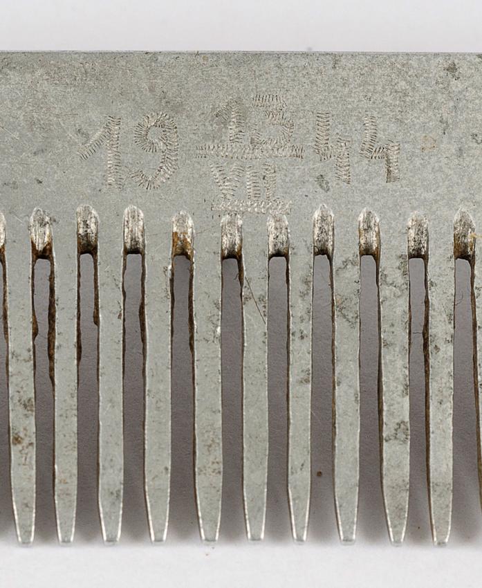 Comb that Rola Sochaczewski received in the Lodz ghetto in July 1944 as a gift for her 21st birthday