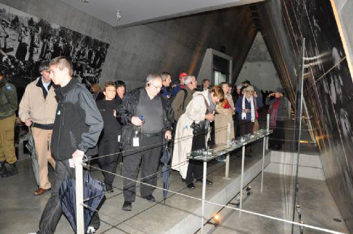 Oliver North visited in January 2013 with a group of influential Christians on a tour that had Yad Vashem as one of its main sites