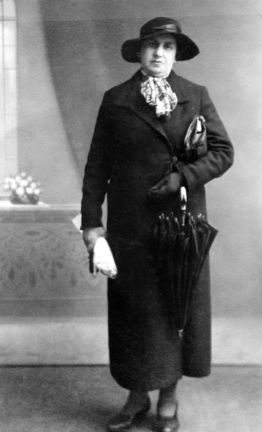 Hadasa Benczkowska (née Malc), born in Piotrków Trybunalski, Poland in 1877.