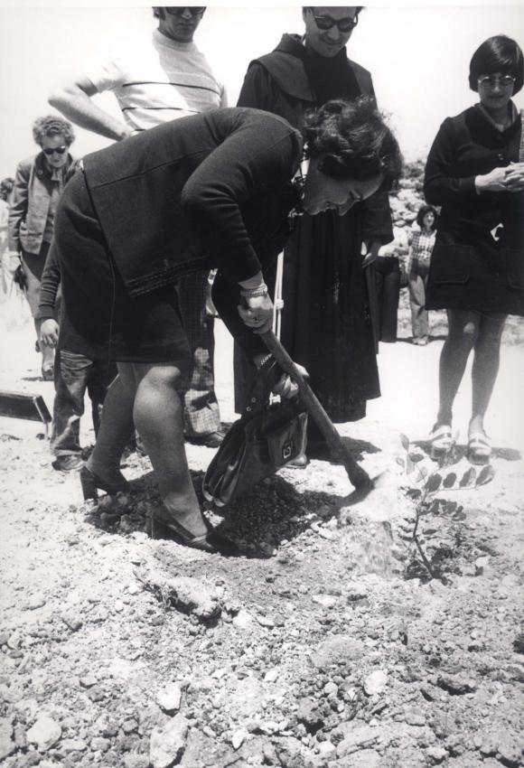 Ceremonia de plantación de un árbol en honor del Padre Rufino Niccacci