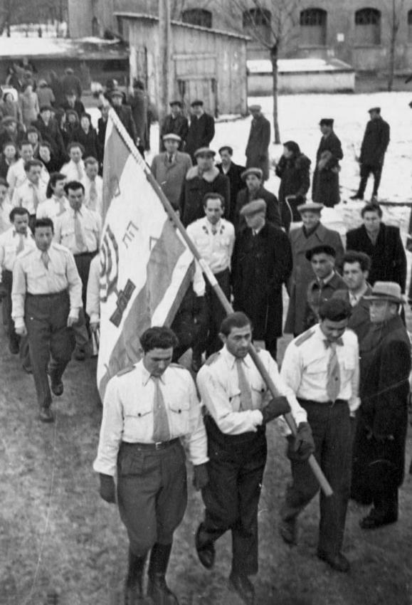 Marcha de solidaridad tras la decisión de la ONU sobre el establecimiento de un Estado judío. Landsberg, Alemania, 29 de noviembre de 1947