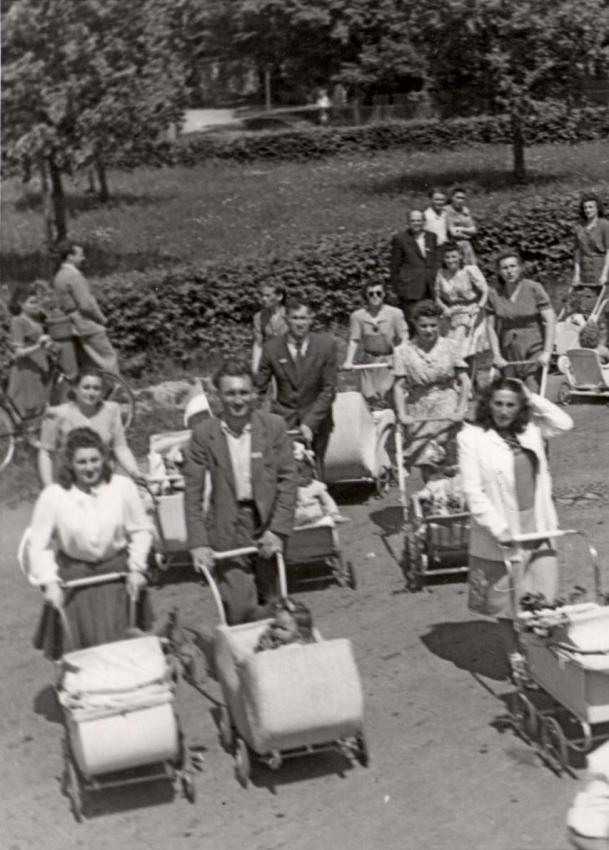 Ландсберг, Германия, 16/05/1948. Сионистская демонстрация в лагере для перемещенных лиц.