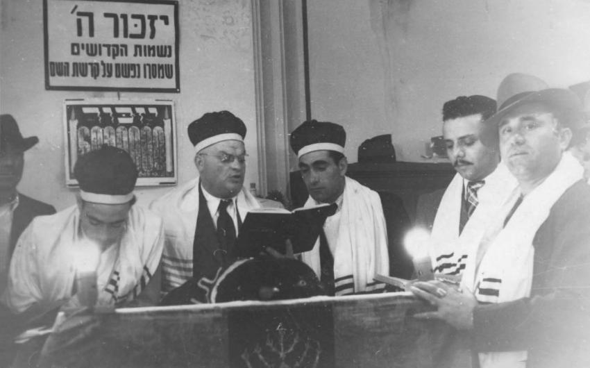 Rosh Hashanah prayers at the Feldafing DP camp, Germany, 1947