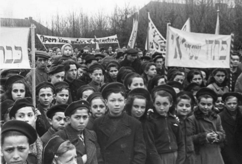 Demonstration im DP-Lager Eschwege für eine uneingeschränkte Einwanderung nach Eretz Israel (Britisches Mandatspalästina). Deutschland, 24. März 1947
