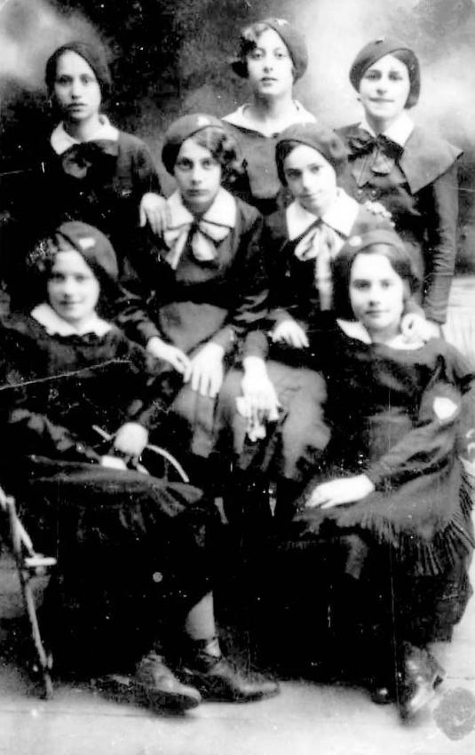  Students at the Polish elementary school in Mir. First row, right – Mara (Miriam) Gilmovski (Partisan and Hero of the Soviet Union); middle row, right – Pesia Szklar; left – Sonya Gelber