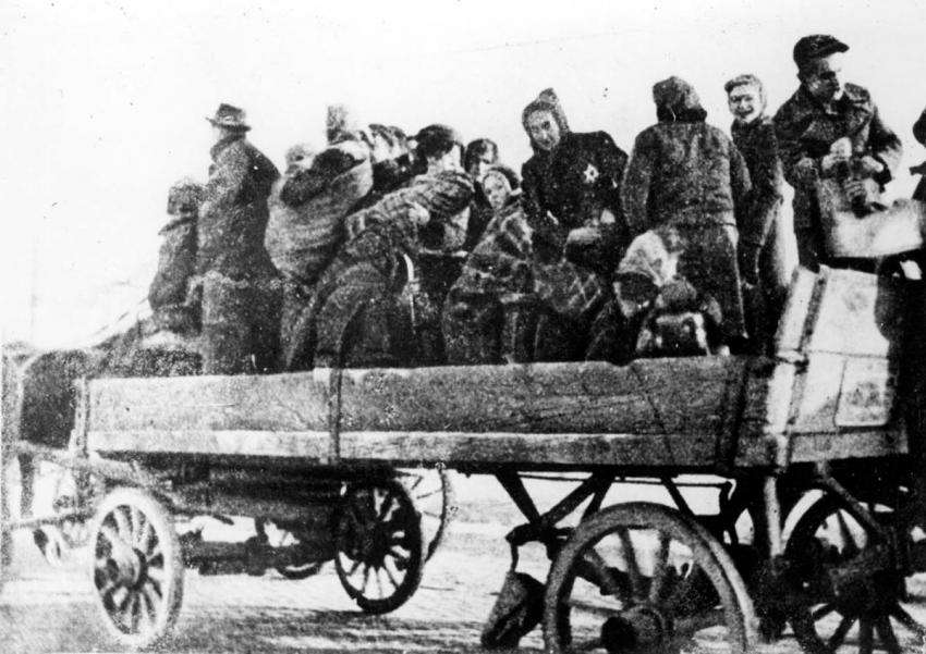 Judíos deportados de camino al campo de exterminio de Chelmno. Lodz, Polonia