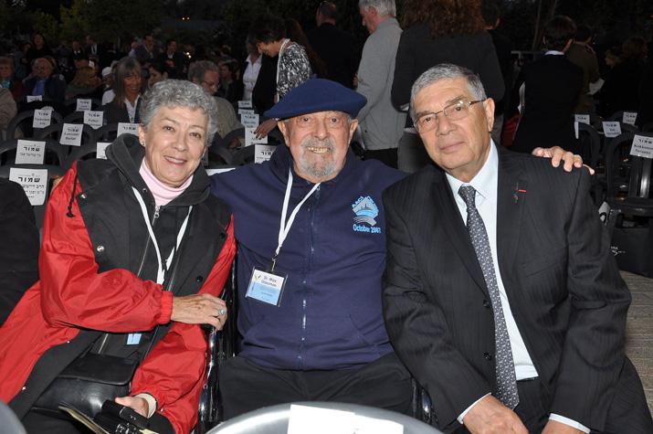 Yad Vashem Benefactors Dr. Max and Gianna Glassman with Chairman of the Yad Vashem Directorate Avner Shalev at the State opening ceremony