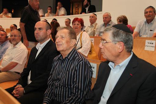 Right to left: Avner Shalev, Chairman of the Yad Vashem Directorate; Avraham Harshalom; Yaniv Oren, Director of the Israel Society of Yad Vashem; Dr. Robert Rozett, Director of The Libraries at Yad Vashem 