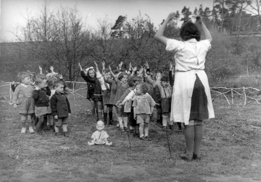 Детский сад в лагере перемещенных лиц  Берген-Бельзен, Германия. 1946