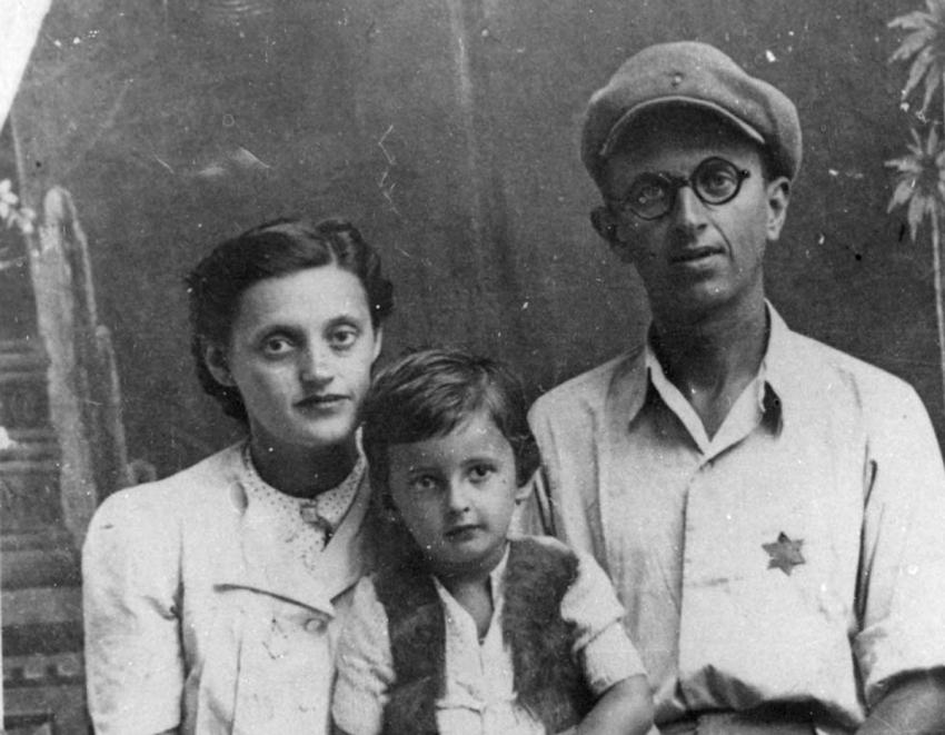 זמבילה וזליג שנייליכט עם נטליה רודיקה, 1942, טרנסניסטריה, רומניה