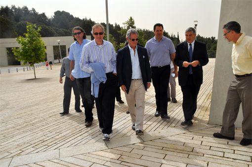 Fred Waks (center), Board Member and Trustee of the Canadian Society for Yad Vashem, visited Yad Vashem on 30 April 