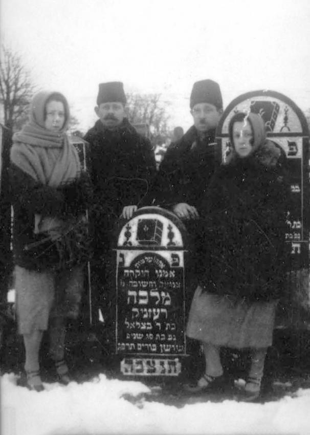 The Reznik family on a visit to the cemetery next to the grave of their mother Malka Reznik before the two sisters emigrated to Eretz Israel, Mir, 1924.