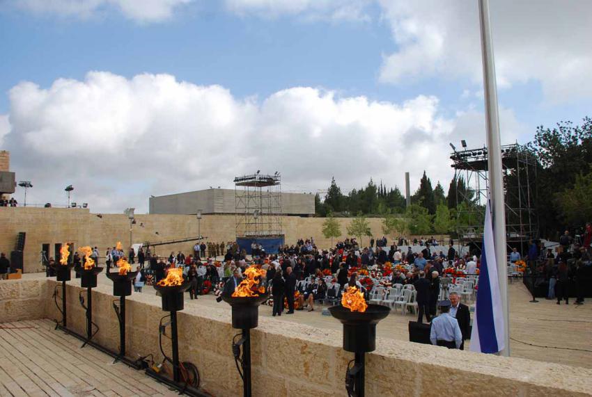 Marking Holocaust Remembrance Day 2010 at Yad Vashem