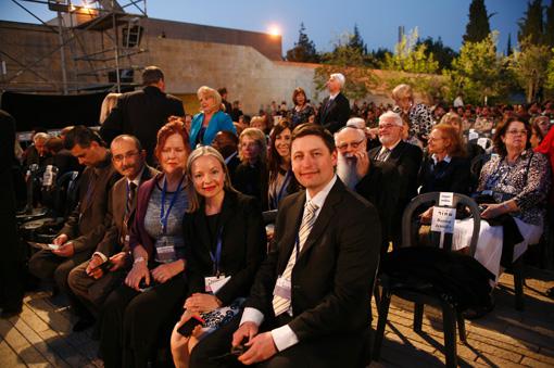 Seminar participants attending the Yom HaShoah evening ceremony