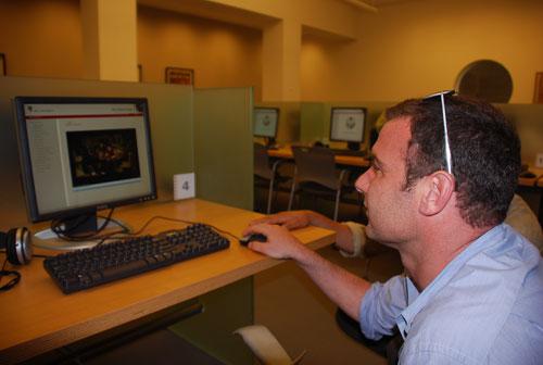 Actor, writer and director Liev Schreiber viewing his film Everything is Illuminated at the Visual Center