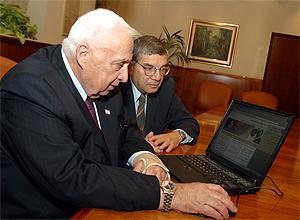 Prime Minister Ariel Sharon searches the Central Database of Shoah Victims’ Names, where names of his late wife Lily’s family are listed. At his side, Avner Shalev, Chairman of the Yad Vashem Directorate
