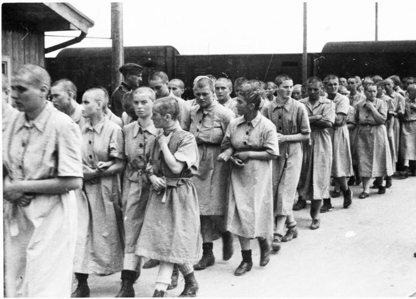 Jewish female inmates marching in the women’s camp in prison clothes. Birkenau. May 27, 1944 (Photo 25)