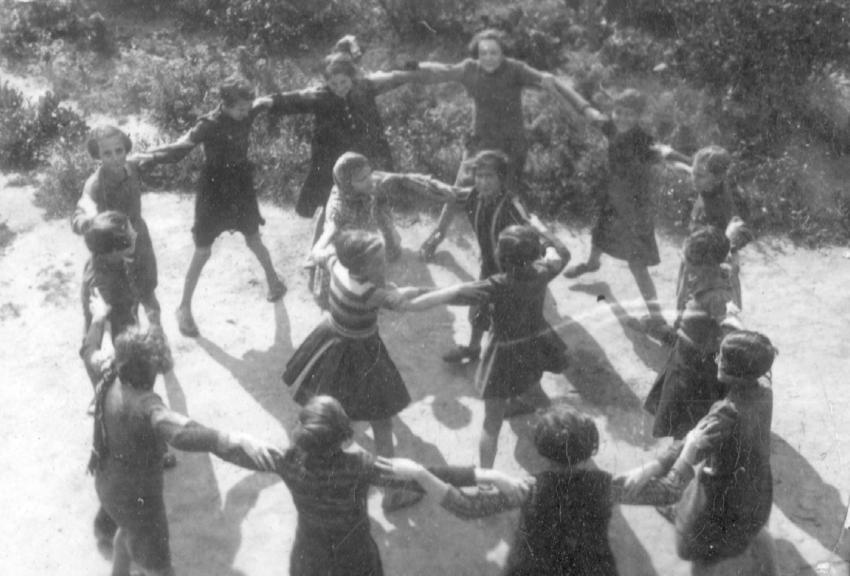 Children playing in the Lodz ghetto 1941