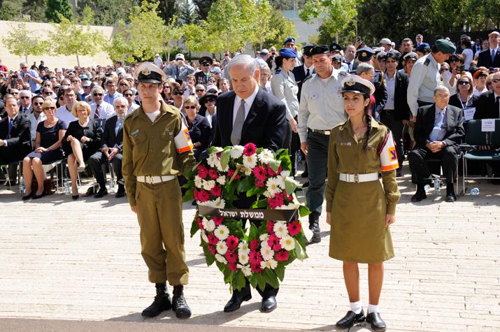 Prime Minister Benjamin Netanyahu lays a wreath