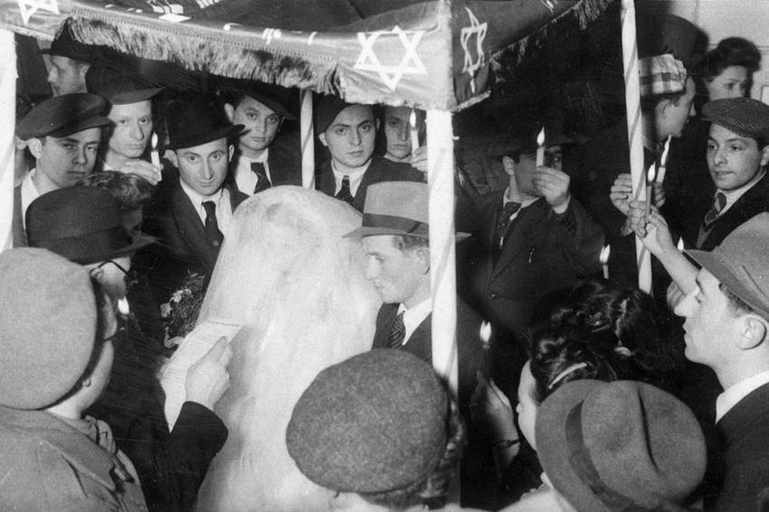 חתונה במחנה העקורים מיטנוואלד, 1946