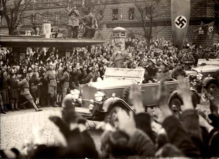 Вена, Австрия, 1938. Торжественный въезд Гитлера в город.