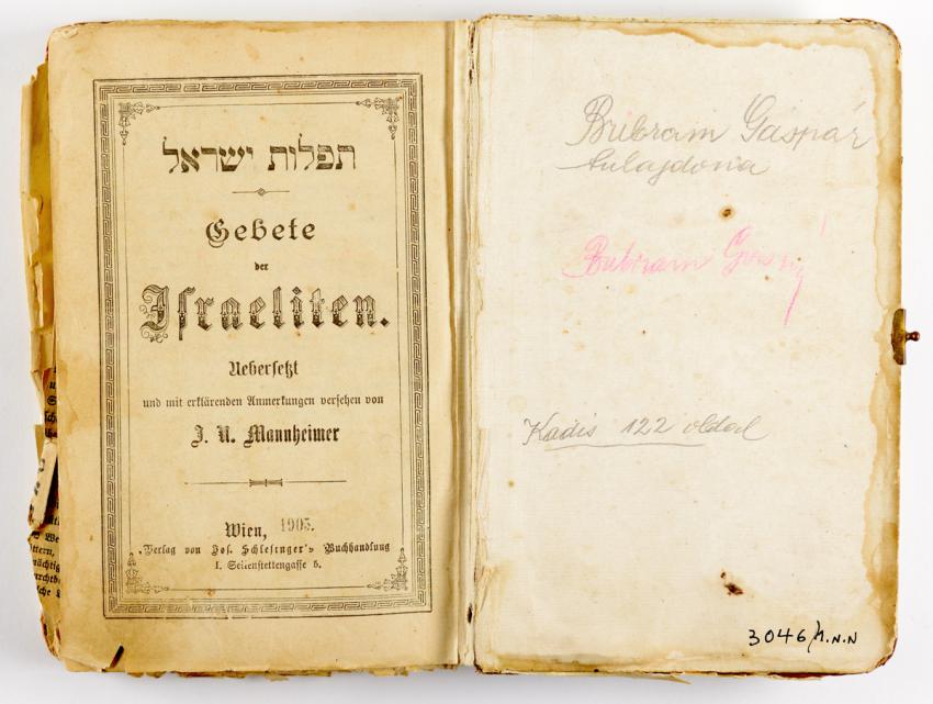 Libro de oraciones encontrado en Majdanek por Moshé Lersky