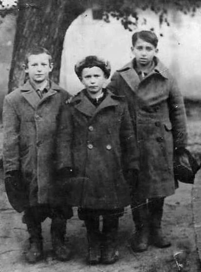 Vilna after the liberation. From left: Aron and Eliezer Zalkind and their cousin Avraham (Avremke).