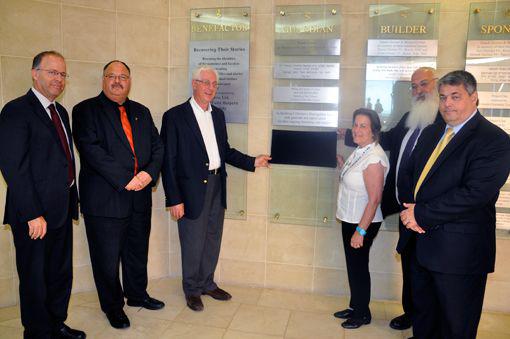 Howard Tanenbaum, President of Tritan Capital, and his wife Carole Tannenbaum, both noted philanthropists and Guardians of Yad Vashem, unveiled a plaque at Yad Vashem on 30 August