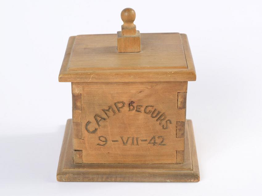 Havdalah box that Edgar Arendt-Arnetti sent from the Gurs detainment camp in France to his wife Matylda, on the occasion of their anniversary on 9 July 1942