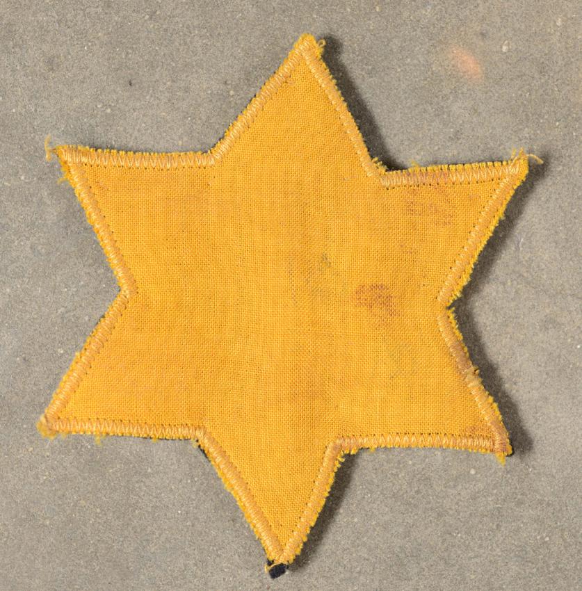 אות קלון וזיהוי (טלאי צהוב) שיהודי סלובקיה חויבו להצמיד לבגדם בפקודת שלטונות הכיבוש הגרמניים