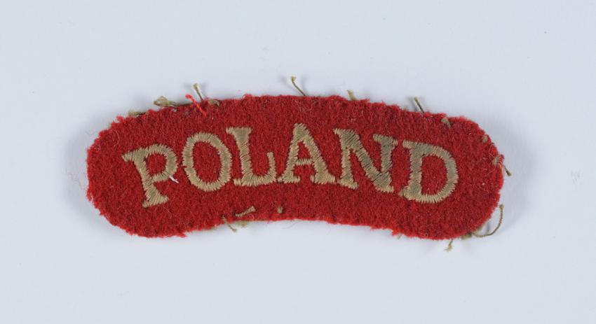 סמל החטיבה הפולנית בצבא הבריטי אותו ענד על המדים יואל צרבונגורה